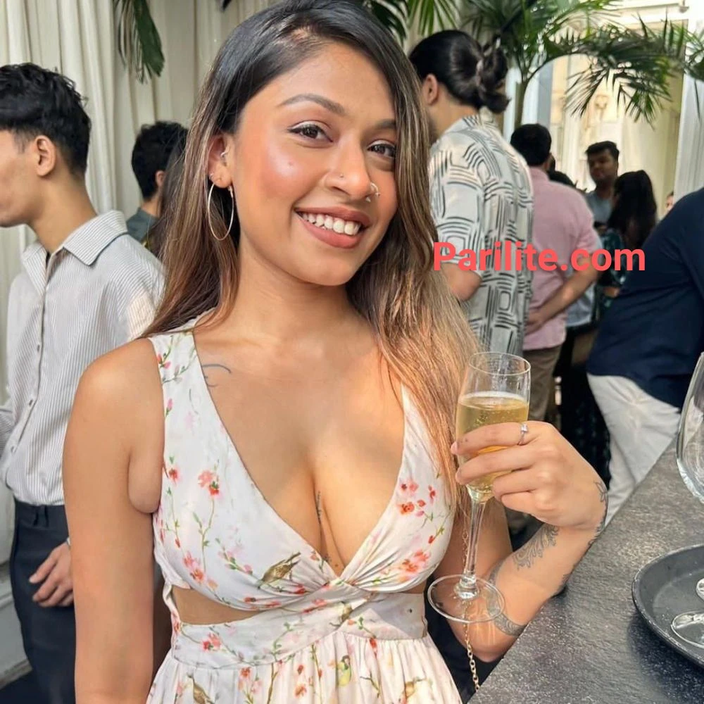 Mona premium escort India call girl service